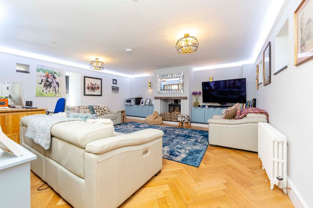 Property photo 3 of 56