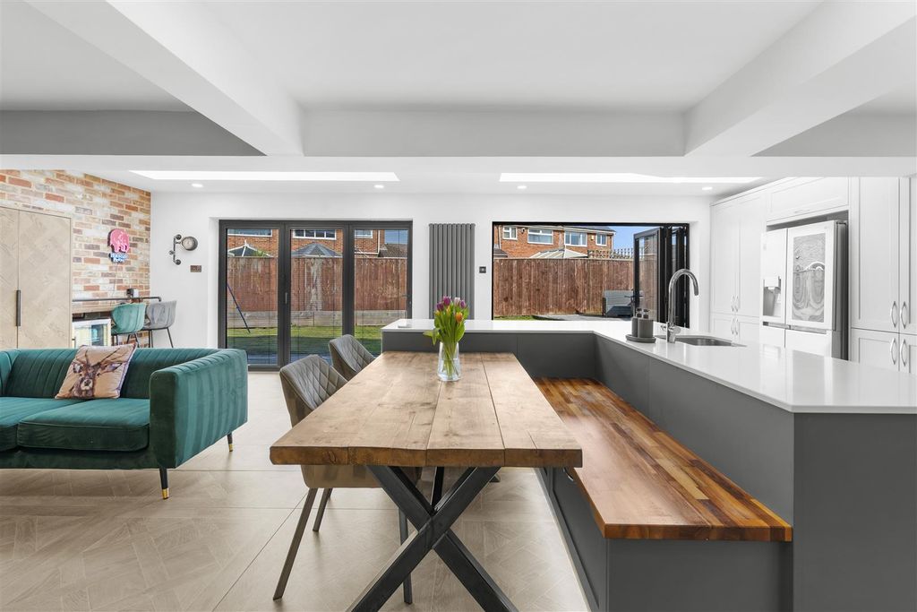 Property photo 2 of 33