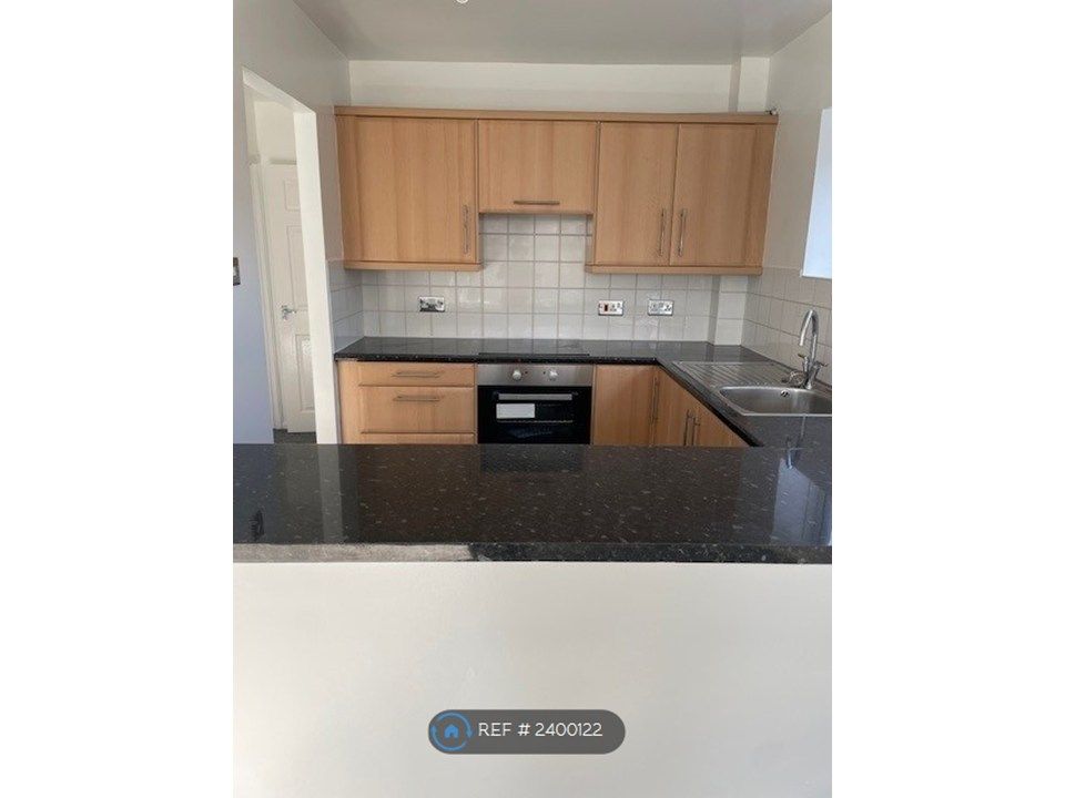 Property photo 3 of 6 Kitchen