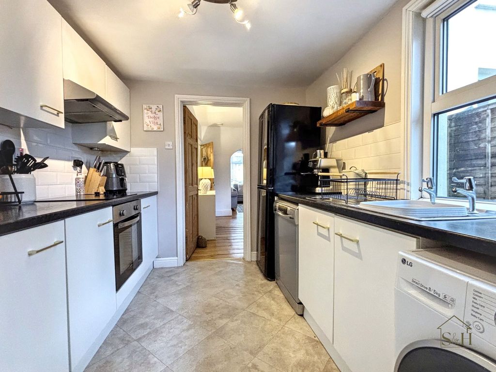 Property photo 2 of 18