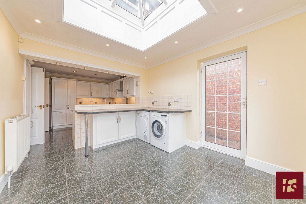 Property photo 3 of 47