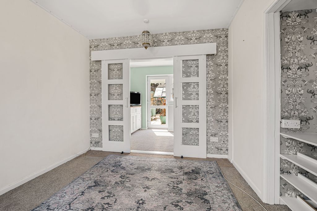 Property photo 3 of 25 9_88005