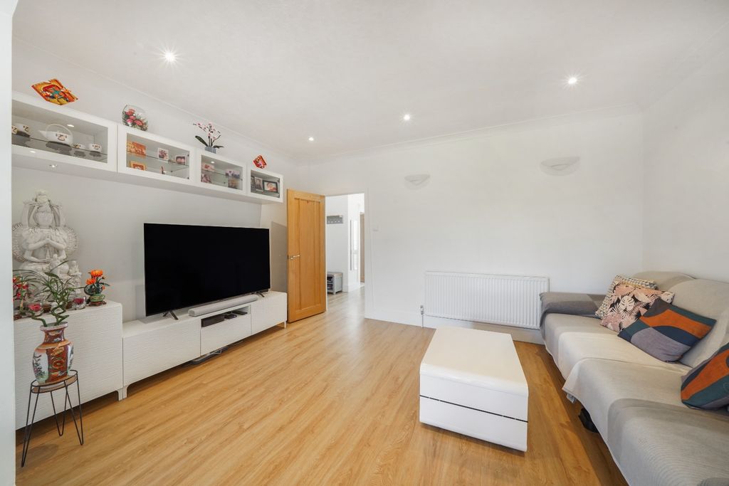 Property photo 3 of 15 5049784