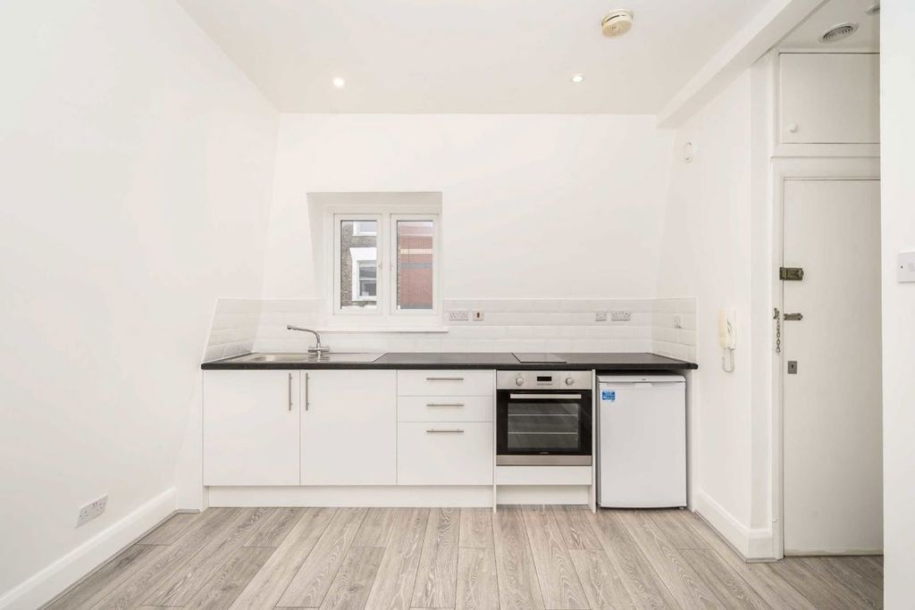 Property photo 3 of 4