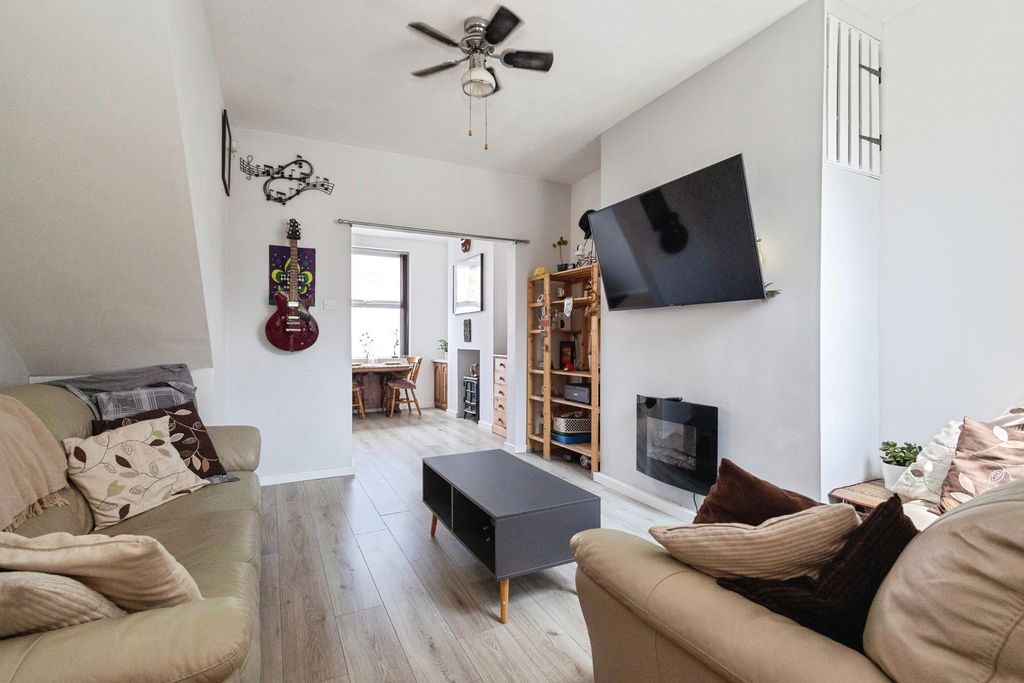 Property photo 2 of 24 Pbox-Img.Jpg