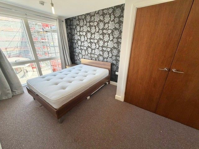 Property photo 3 of 7 Bed 1