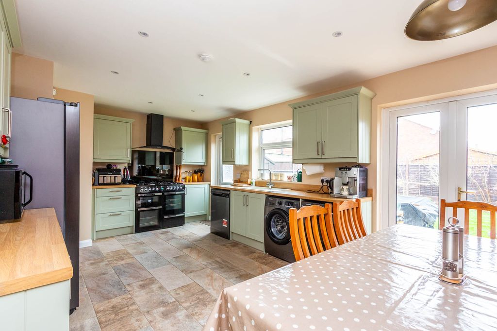 Property photo 3 of 12 Kitchen/Dining Room