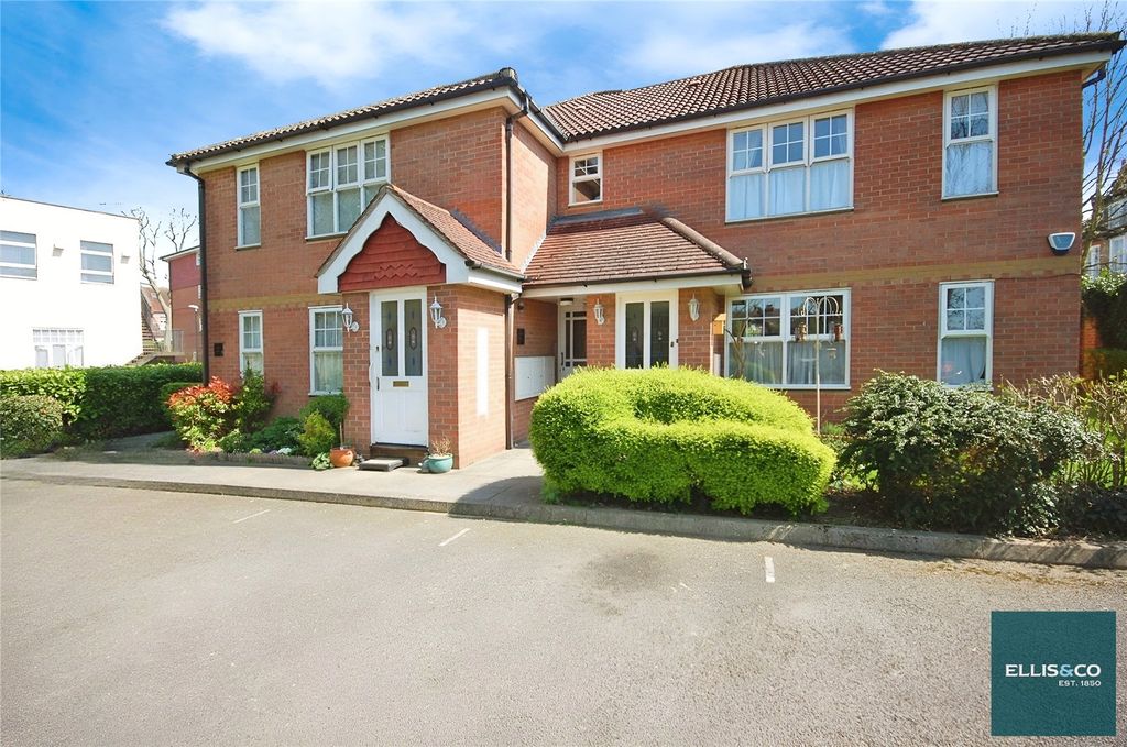 Property photo 2 of 10 Picture No. 33