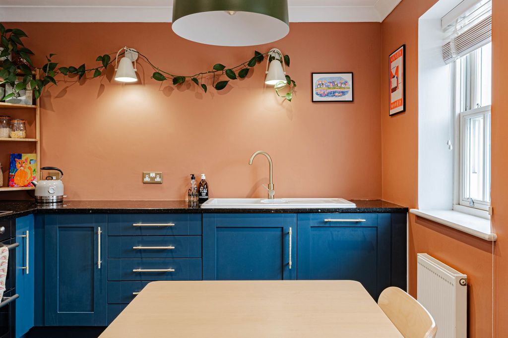 Property photo 3 of 33 Kitchen (1)