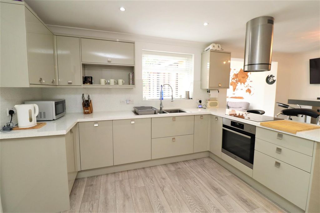 Property photo 2 of 17 Kitchen .Jpg