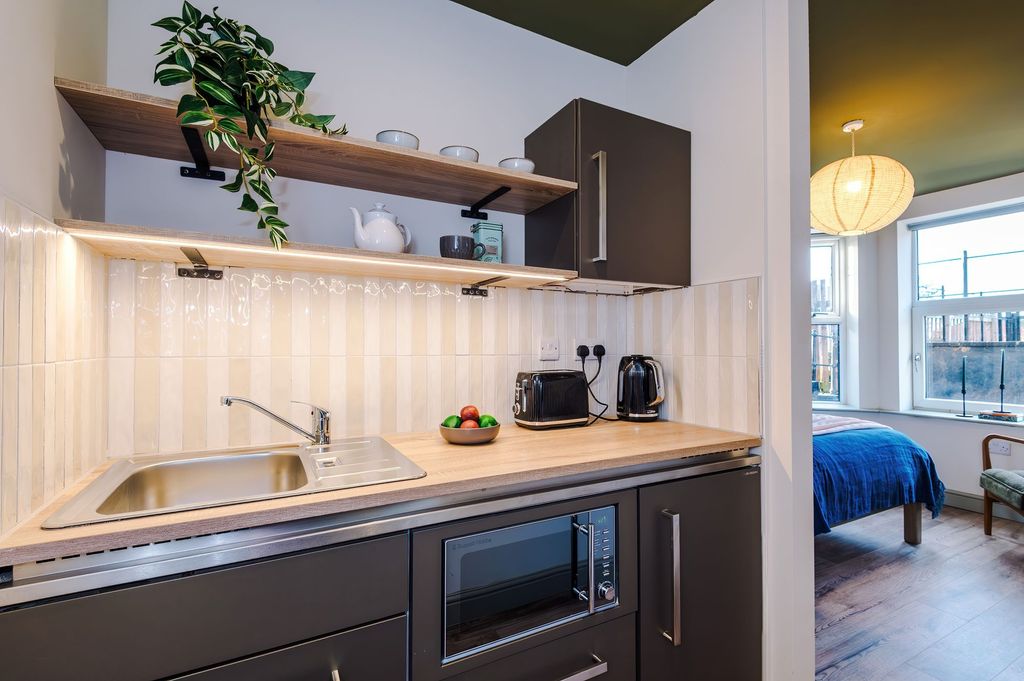 Property photo 1 of 14 Bright, Modern Kitchenette With Wooden Worktop, St...