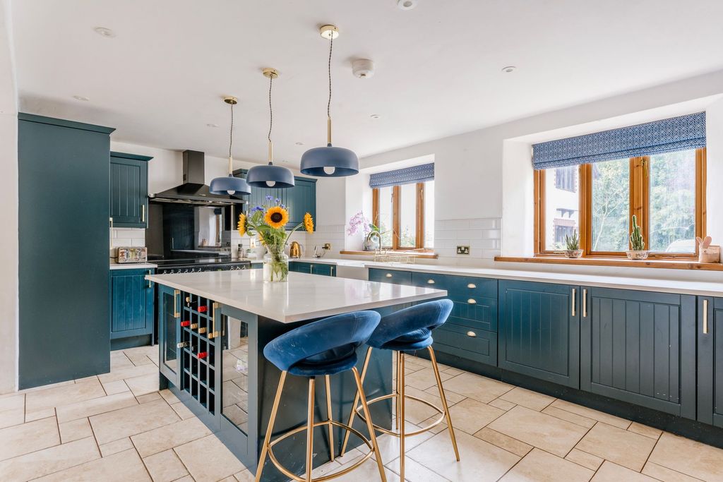 Property photo 2 of 30