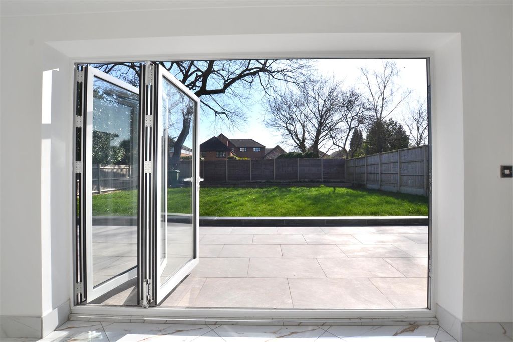 Property photo 2 of 17 Bi-Fold Doors, Garden.Jpg