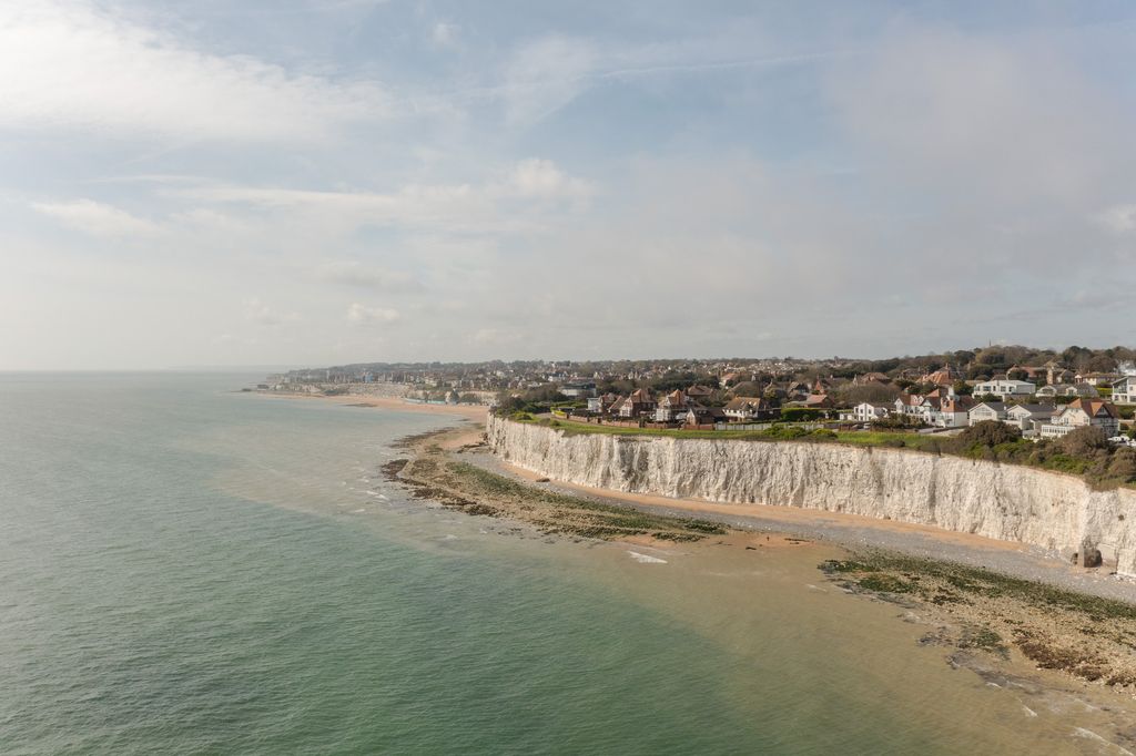 Property photo 2 of 41 278092 - 20250414-Fordyce_Broadstairs-13_Hi_Res.Jpg