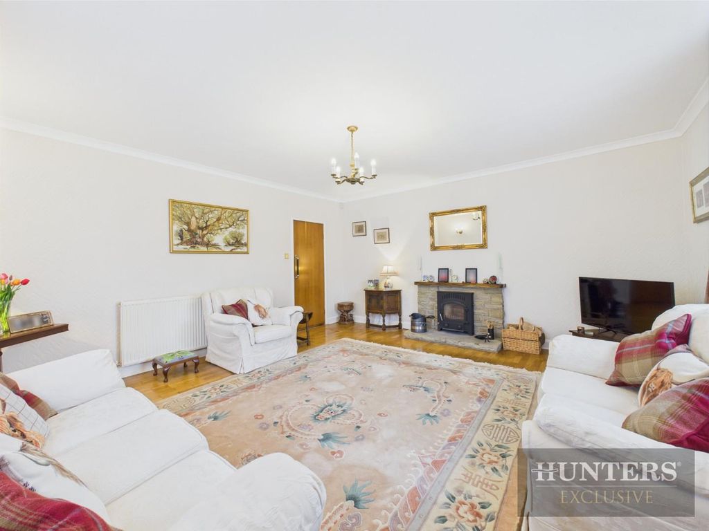 Property photo 3 of 24 Cam05316G0-Pr0087-Still012.Jpg