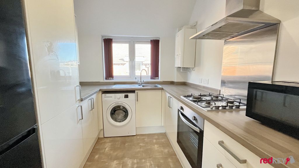 Property photo 3 of 8 Kitchen