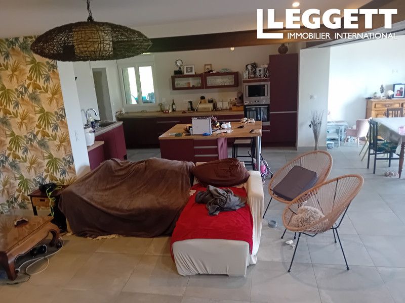 Property photo 2 of 10