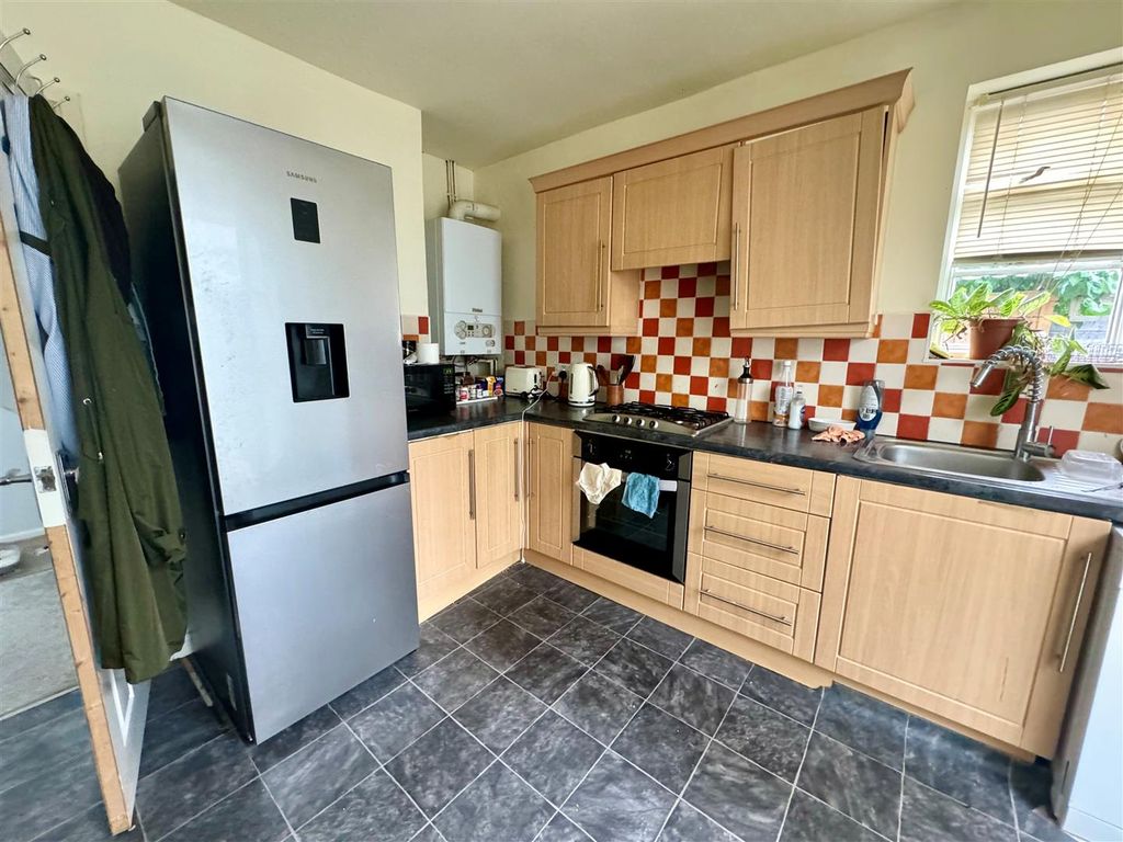 Property photo 2 of 7 Kitchen.Jpg