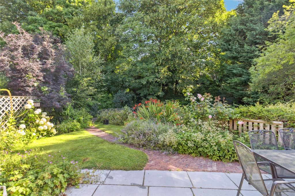 Property photo 2 of 18 Garden
