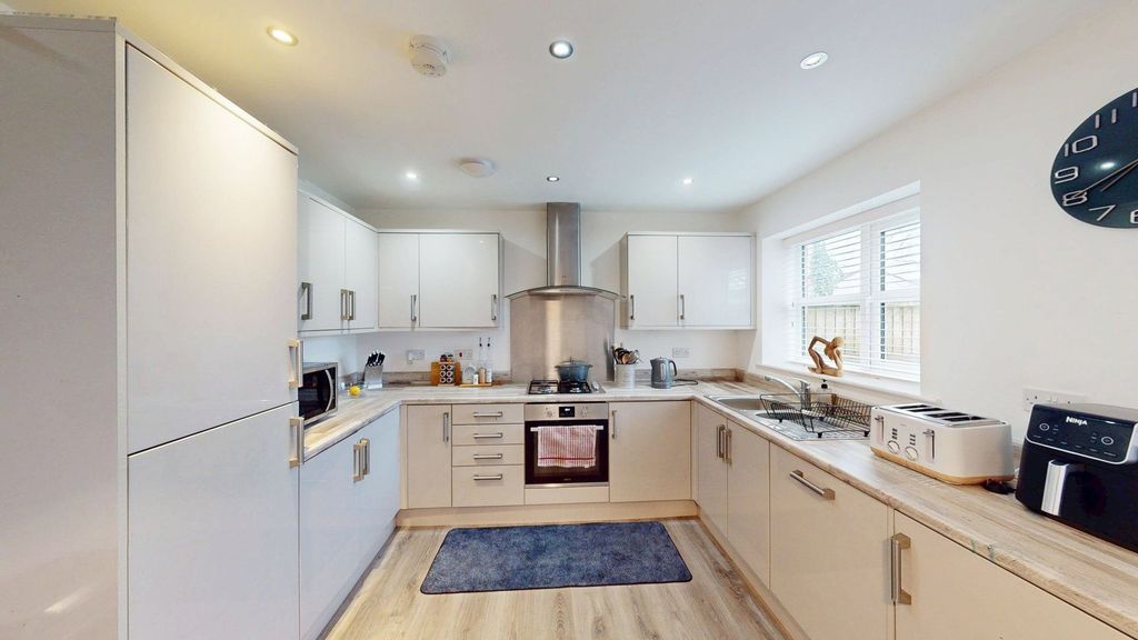 Property photo 3 of 15 Kitchen