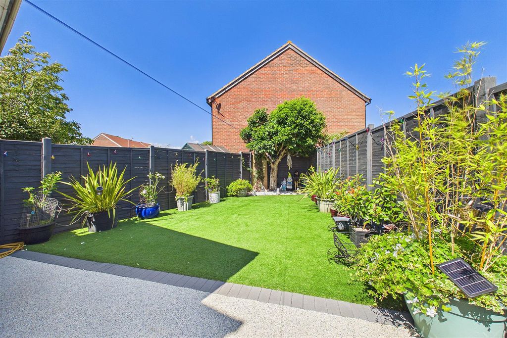 Property photo 2 of 11