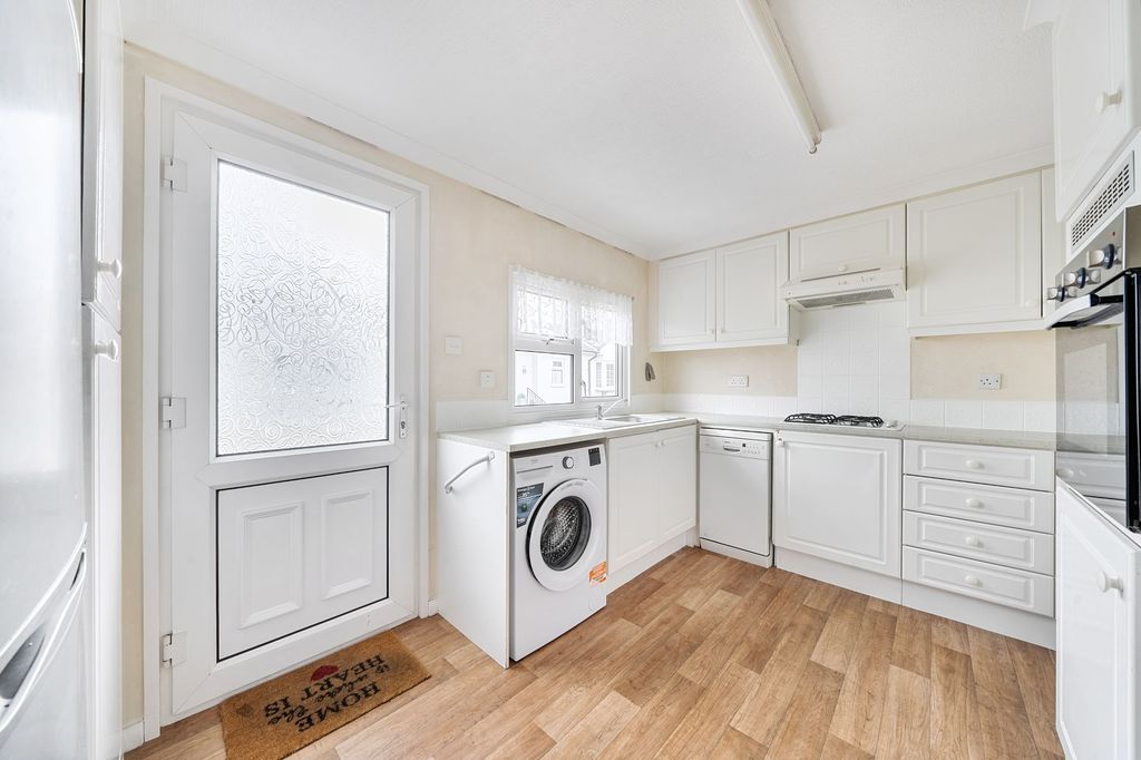 Property photo 2 of 19 Kitchen