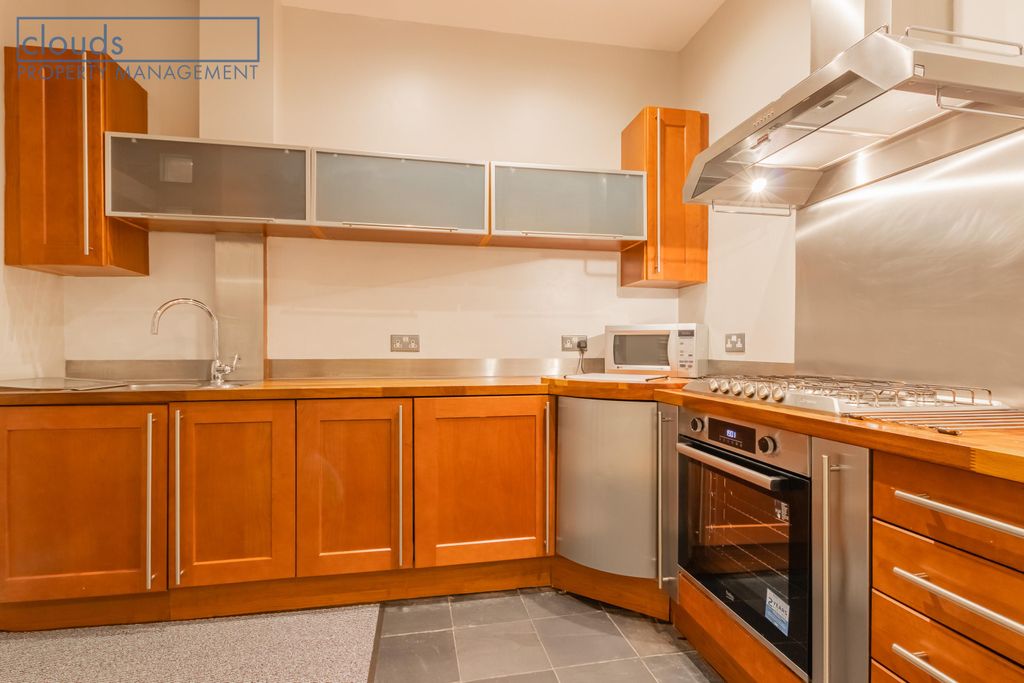 Property photo 3 of 19 Kitchen