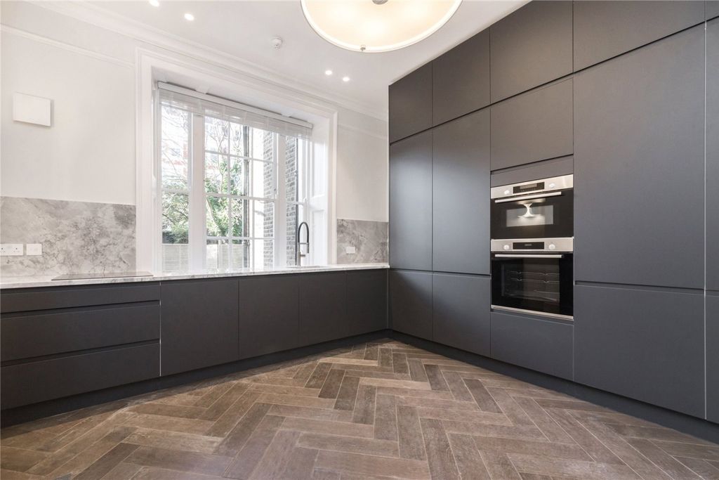 Property photo 3 of 13 998704