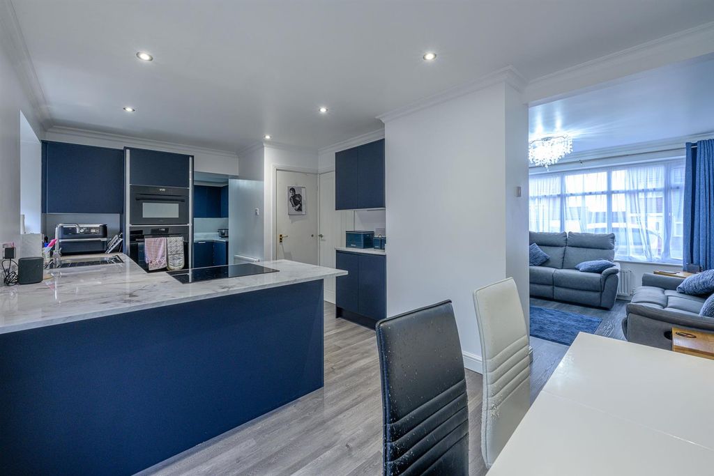 Property photo 2 of 21