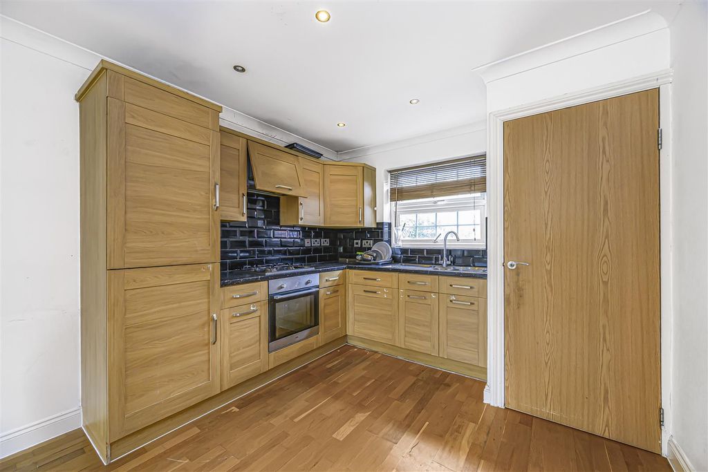 Property photo 3 of 13 27 Kingsley Road-11.Jpg
