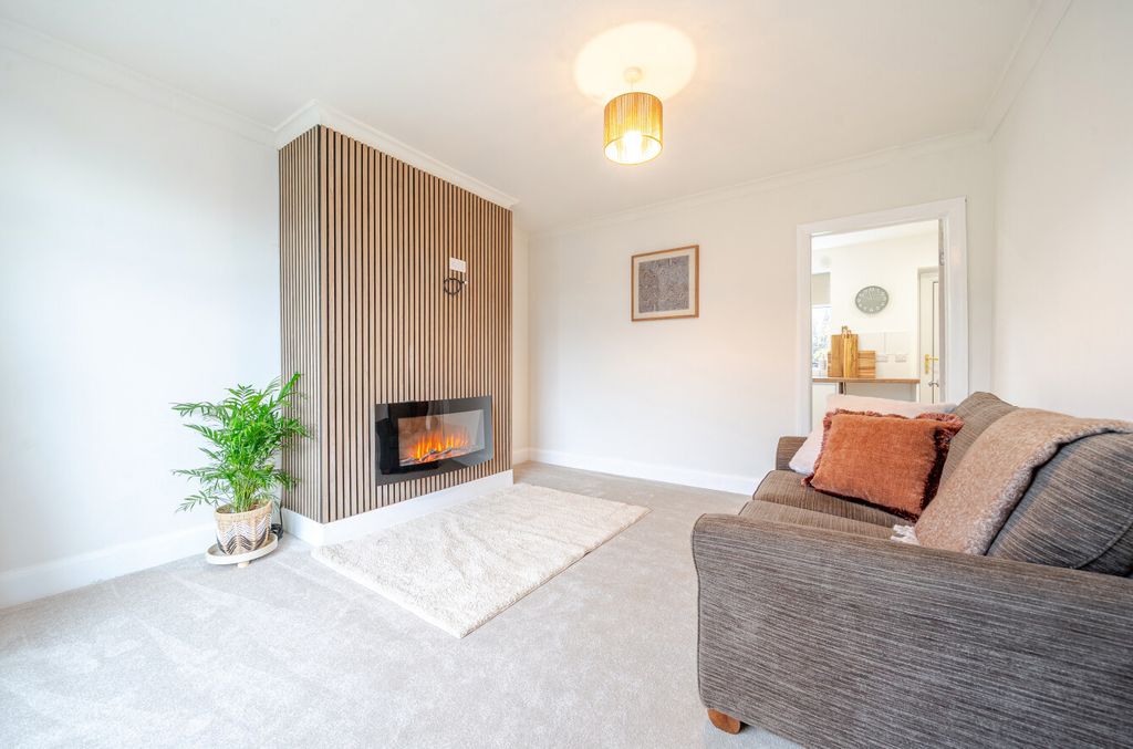 Property photo 3 of 14 1370155-3-68F755F...