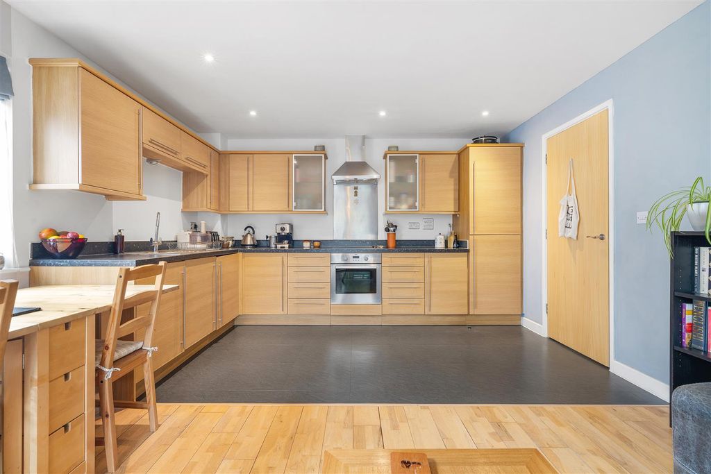 Property photo 3 of 12