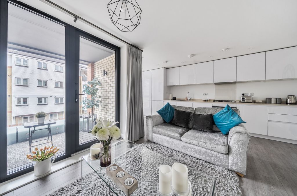 Property photo 1 of 14 1342935-10-68B166...