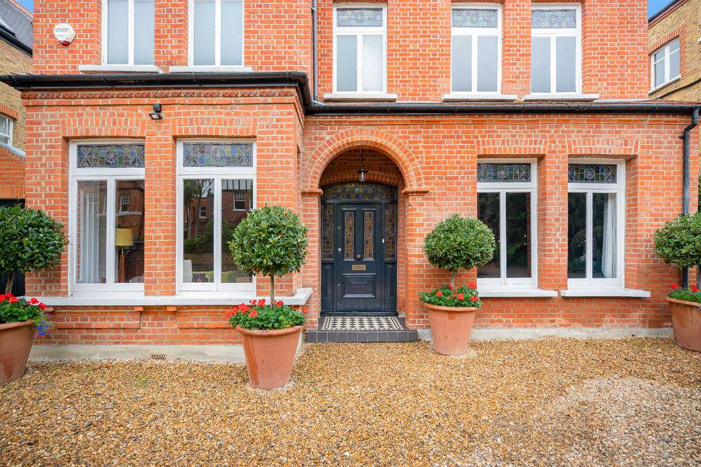 Property photo 2 of 23