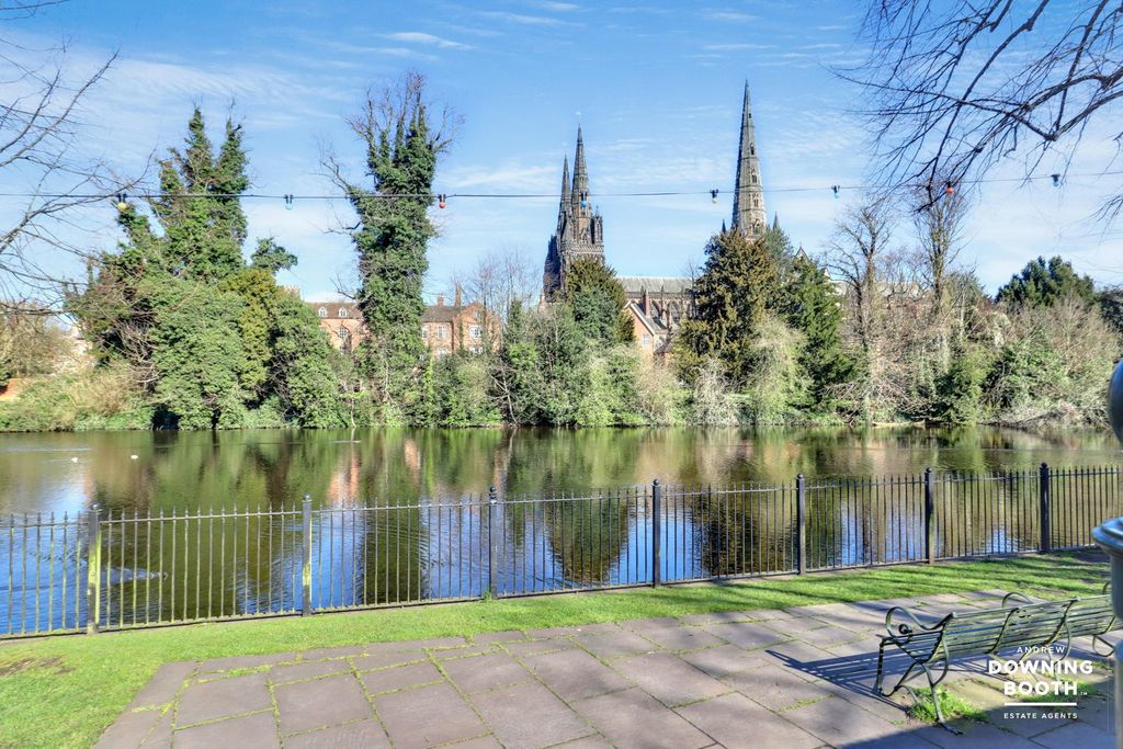 Property photo 2 of 27