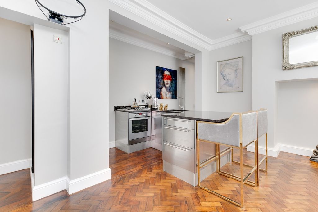 Property photo 3 of 15 Bedford Court