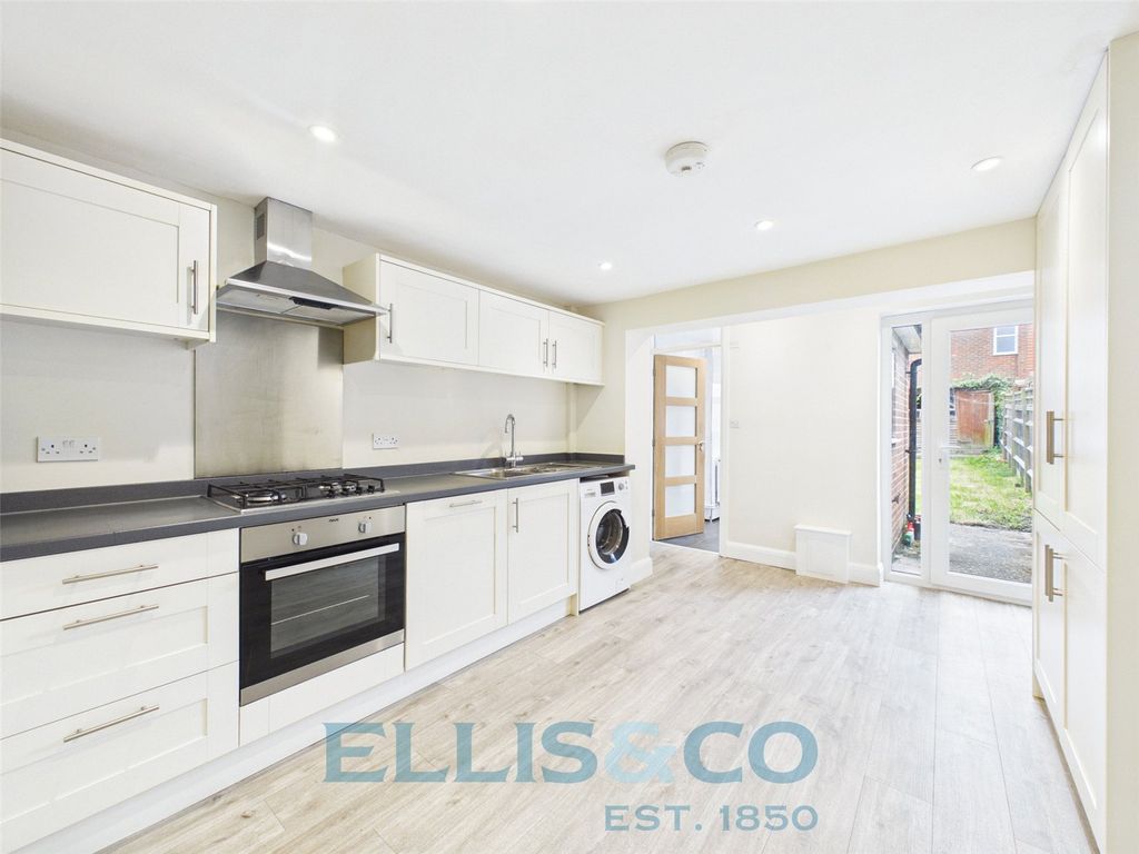 Property photo 2 of 9 Picture No. 18