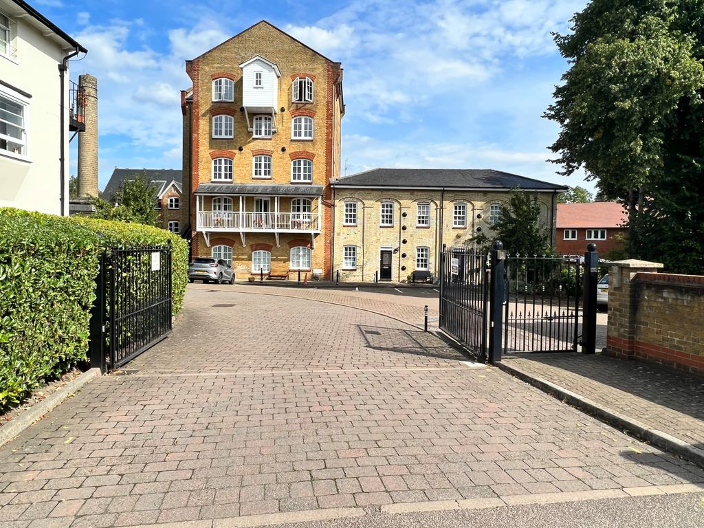 Property photo 2 of 12