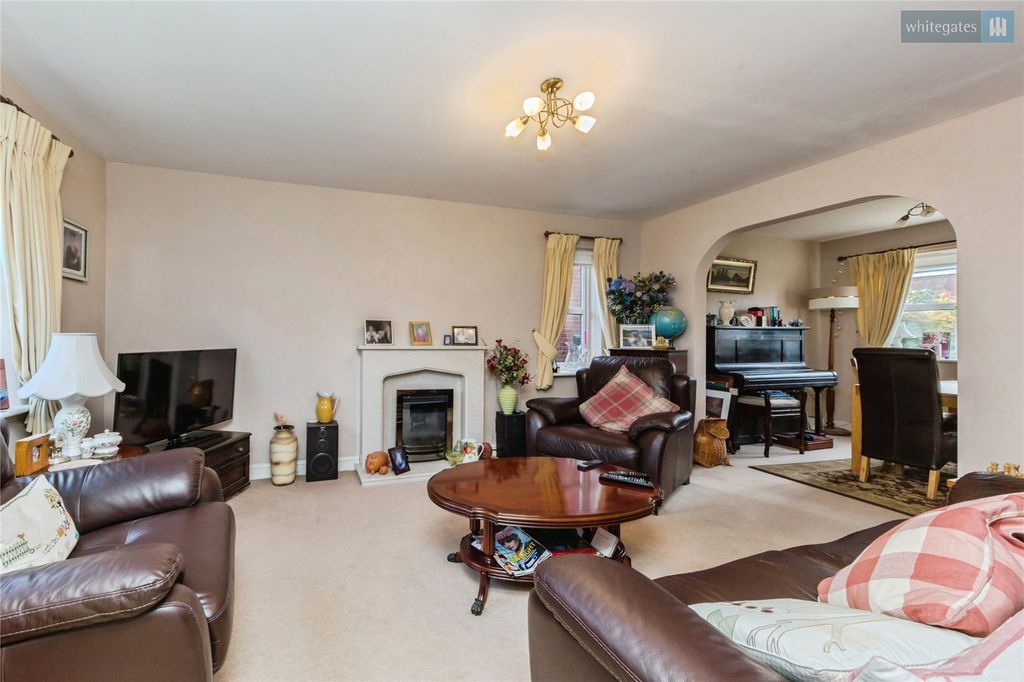 Property photo 2 of 17 Picture No. 13