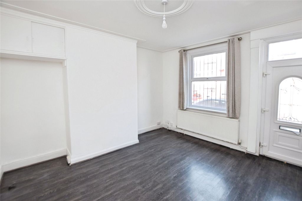 Property photo 2 of 12 Picture No. 05