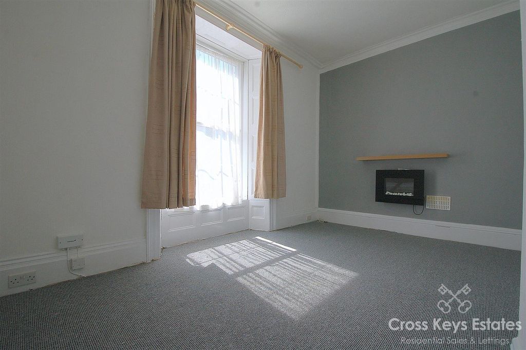 Property photo 2 of 12 Sitting Room