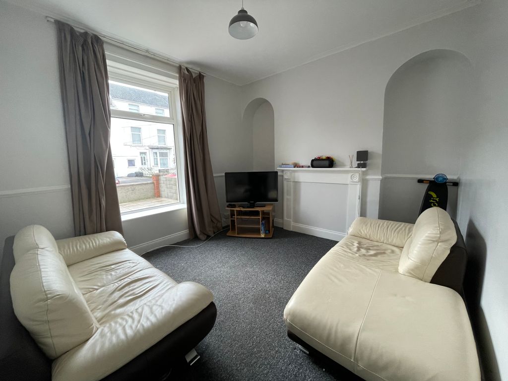 Property photo 3 of 11