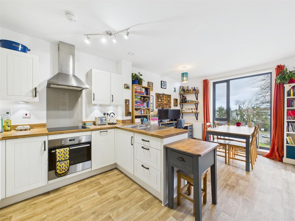 Property photo 3 of 15 Cam02885G0-Pr0550-Still002.Jpg