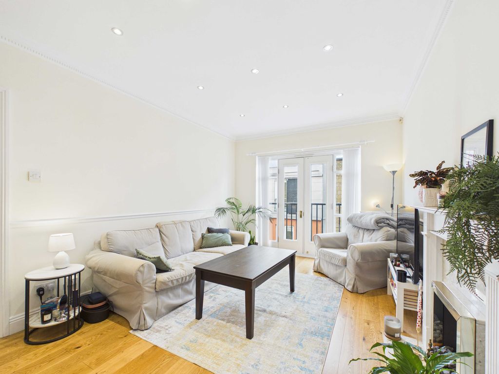 Property photo 2 of 11 Cam03741G0-Pr0165-Still015