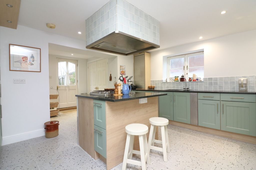 Property photo 3 of 28 39194