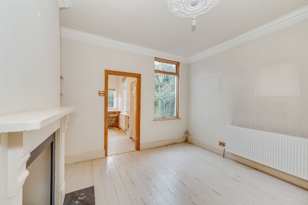 Property photo 3 of 23