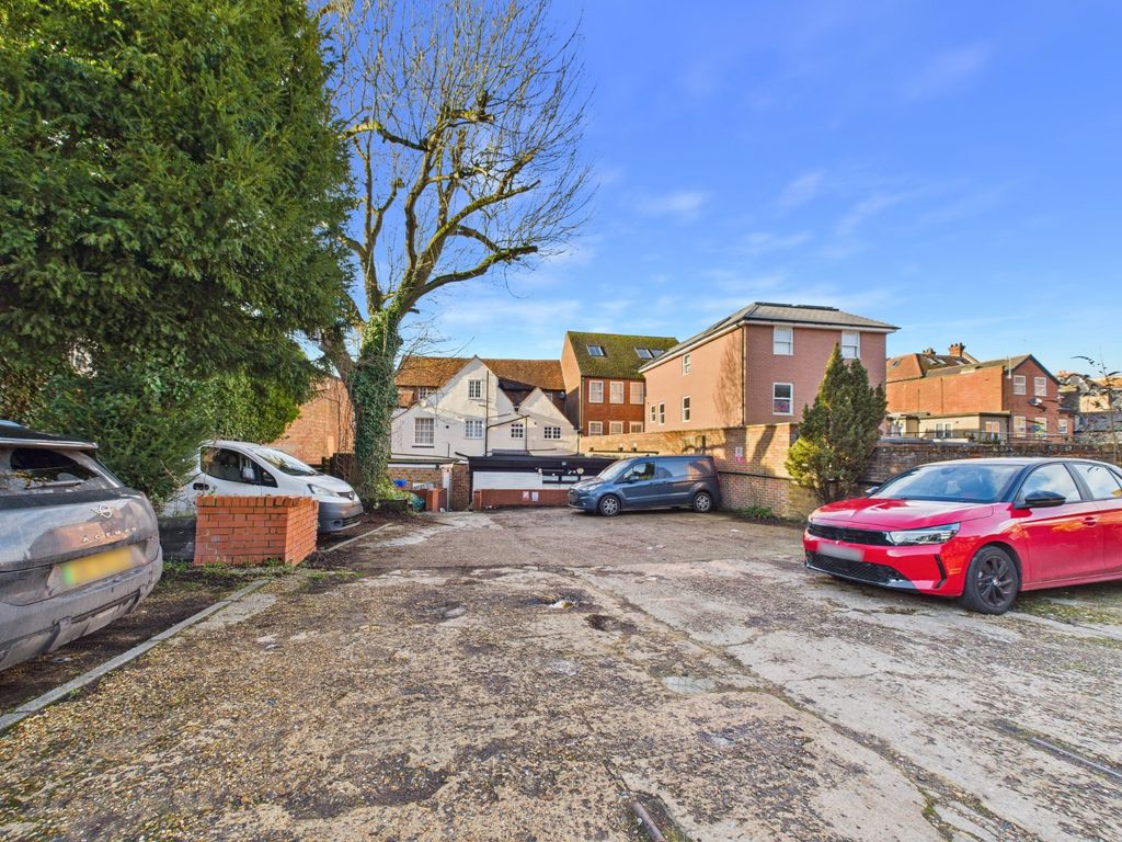 Property photo 3 of 8 Private Car Park