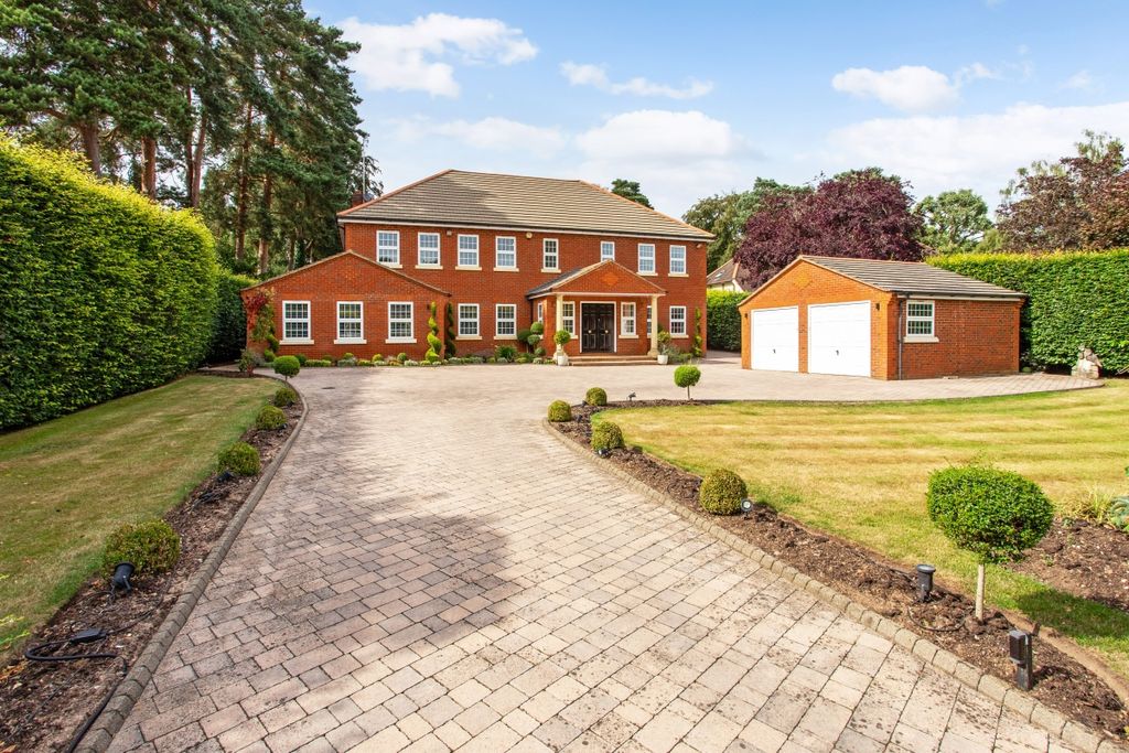 Property photo 1 of 21 Heath Rise