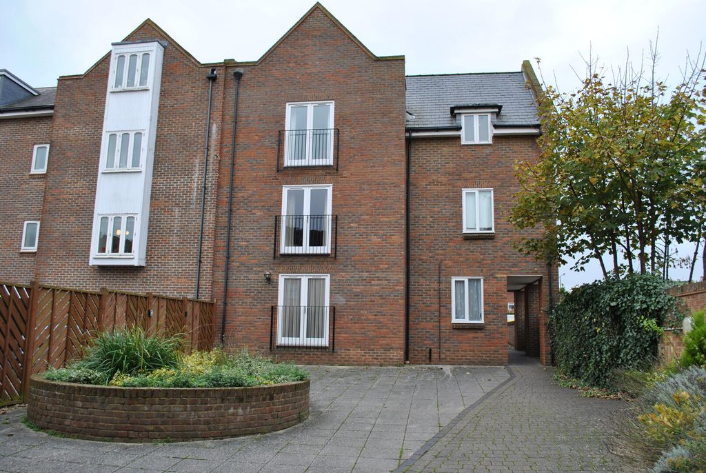 Property photo 2 of 5 Front (Exterior)