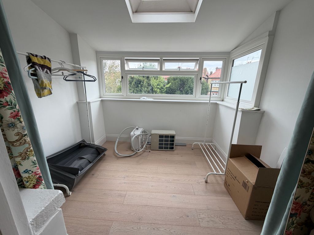 Property photo 2 of 31